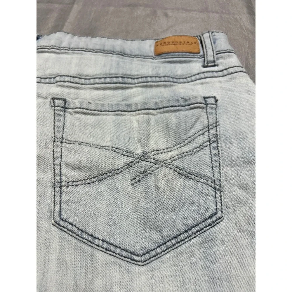 Aeropostale High Waisted Shorty Light Wash Floral Embroidered Denim Shorts 10